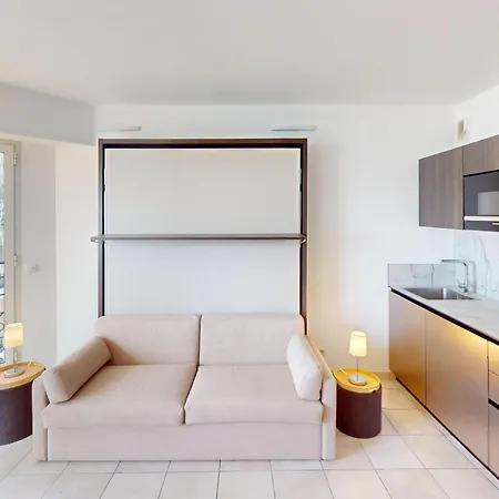 Apartment Renove Avec Balcon Et Garage En Plein Coeur De - Fr-1-196-375 *